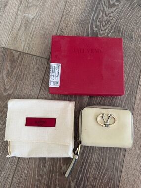 Valentino Garavani Nero Cream Leather Zip Wallet